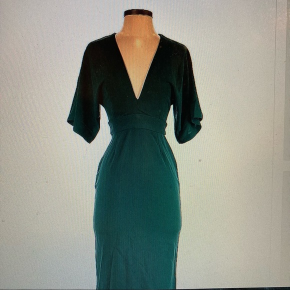HYFVE Dresses & Skirts - - NWT Hyfve V-Neck Sheath Dress With Cutout Back Raglan Sleeves Dark Green